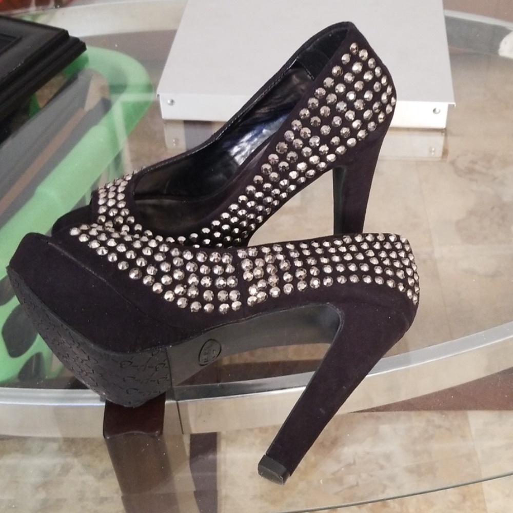 Size 6 Camdie's black platform heels